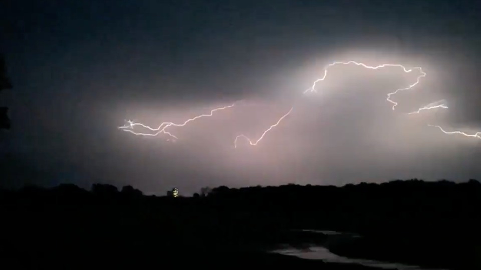 Lightning Crawls Accross Iowa Sky WeatherBug