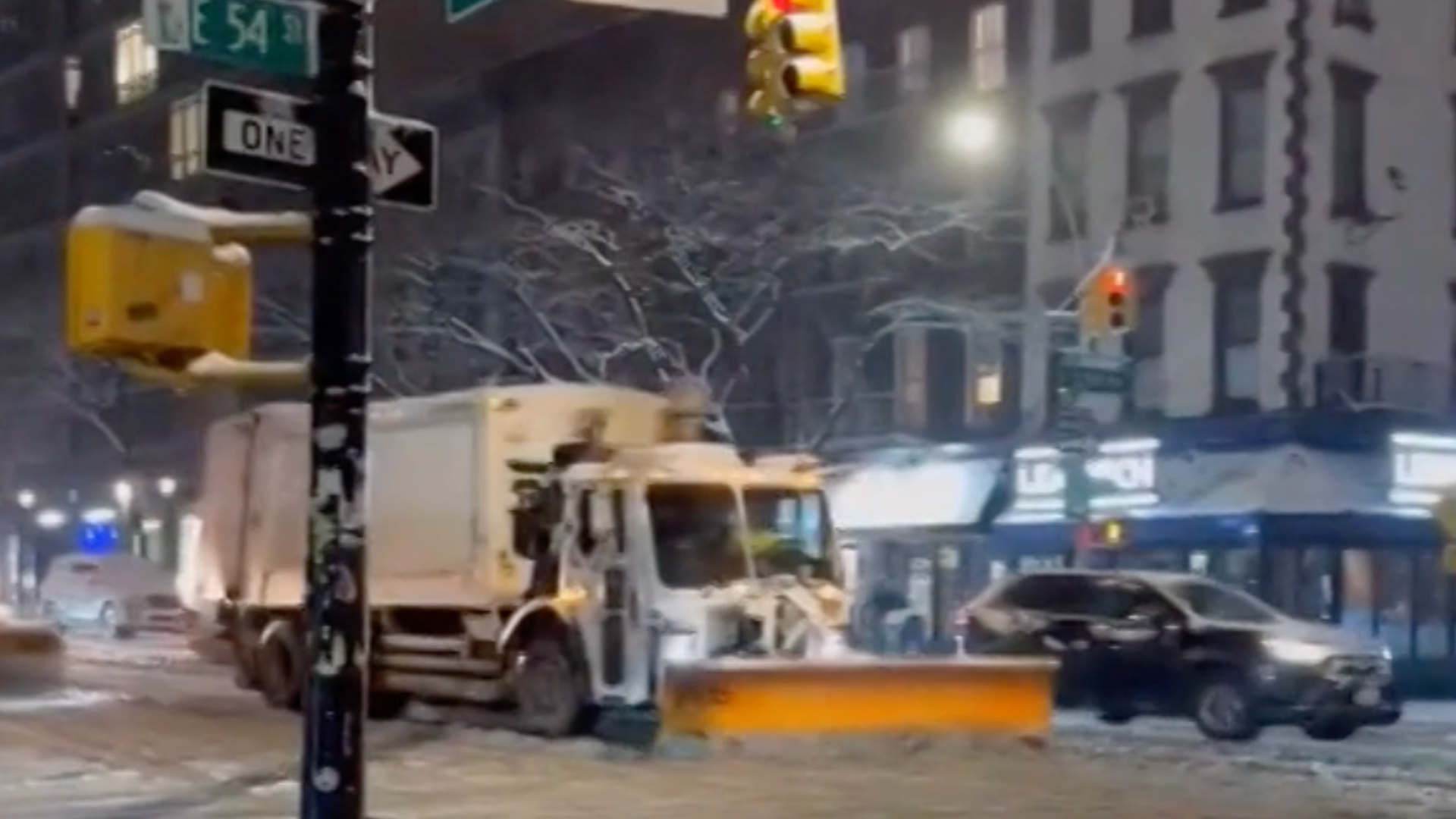 New York Snow Plows Clear City Streets | WeatherBug