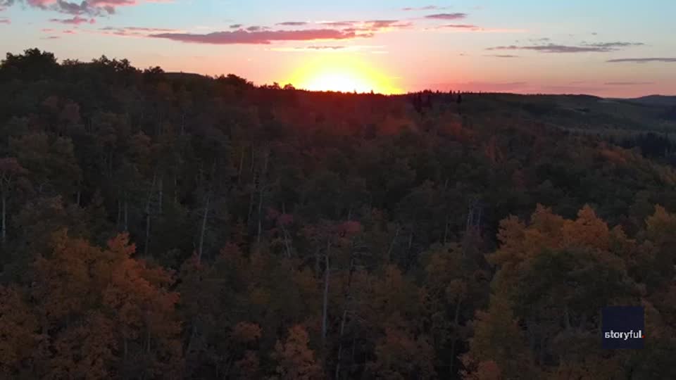 Utah Mountains Burst Into Vibrant Fall Colors | WeatherBug