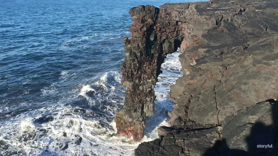Hawaii Sea Arch Collapses | WeatherBug