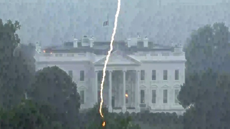 Deadly Lightning Strike Lights up White House WeatherBug