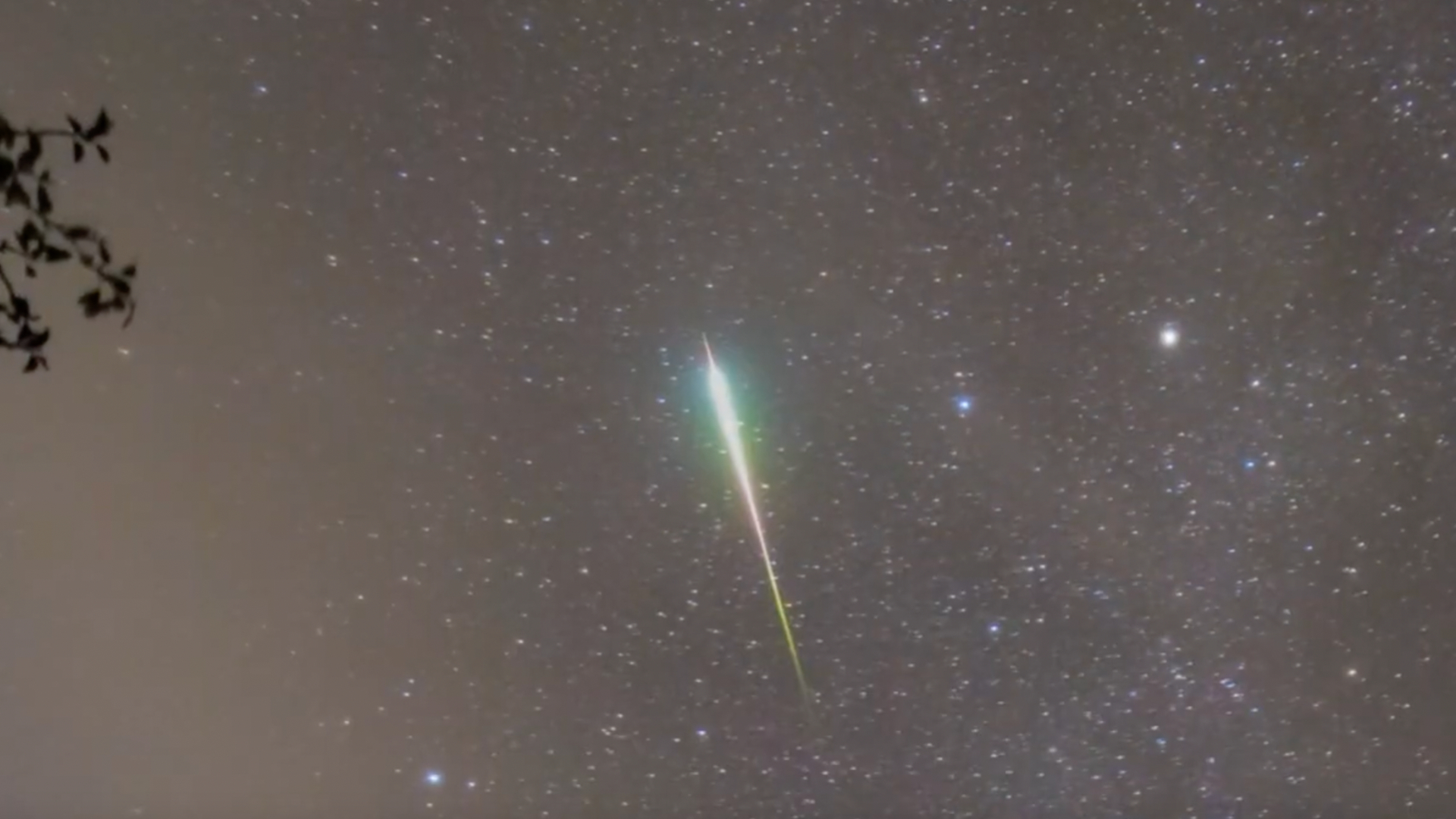 Fireball Smashes Into Atmosphere During Orionids Meteor Shower in Nova