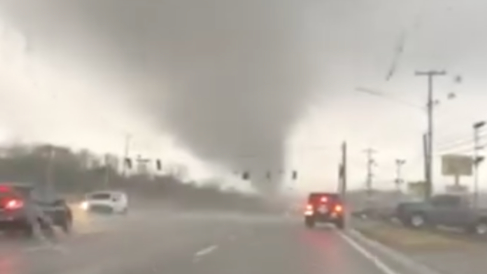 Intense Moments of Tornado in Tennessee WeatherBug