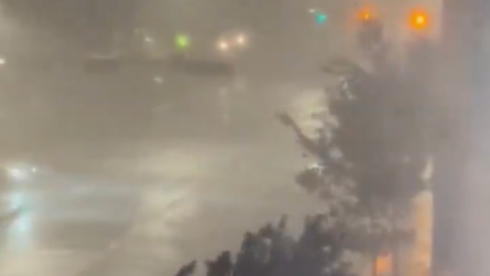 Crazy Winds and Heavy Rain Hit Dallas | WeatherBug