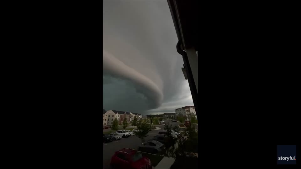 Spectacular Shelf Cloud Looms Over Maryland | WeatherBug