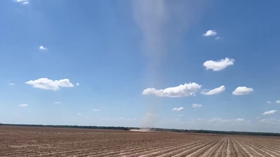 Dust Devil Swirls Through Southern Arkansas | WeatherBug