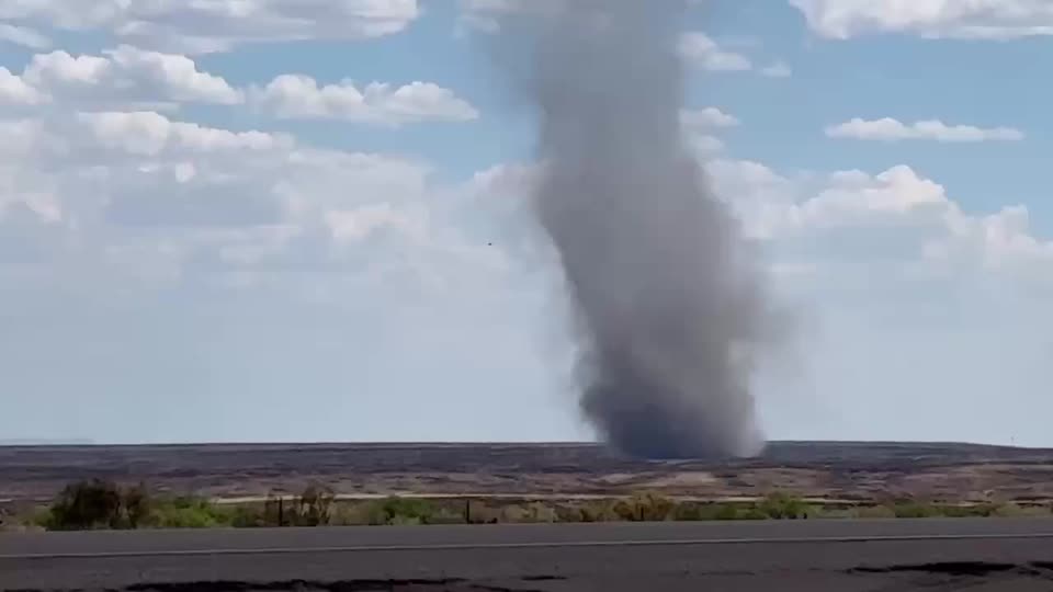 Dust Devil Landspout Whips up New Mexico | WeatherBug